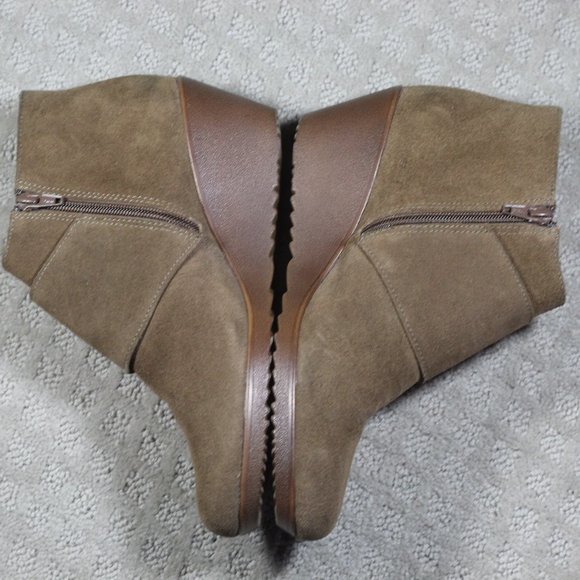 Munro "Drew" Size 9 Brown Suede 2" Wedge Ankle Booties - Picture 3 of 6